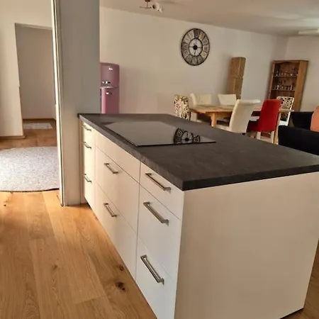 Jelen Apartment *