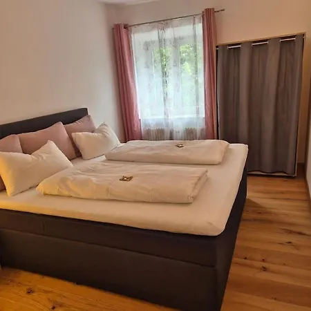 Jelen Apartment *