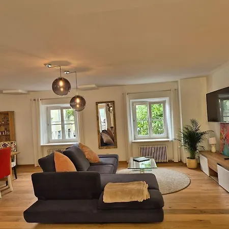 Jelen Apartment *