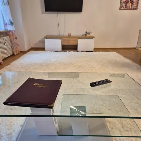 Jelen Apartment *
