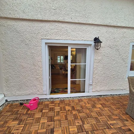 Jelen Apartment *
